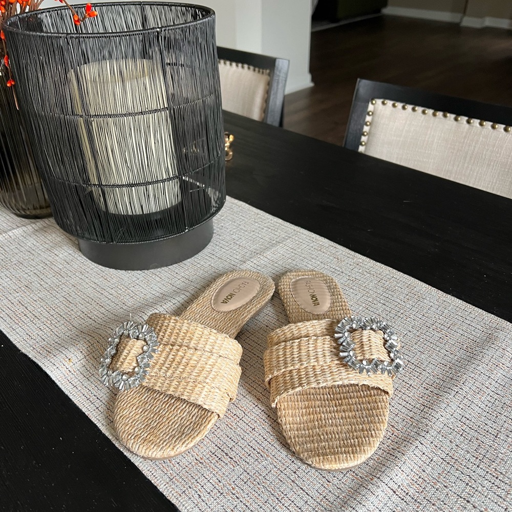 Women’s fashion nova sandals